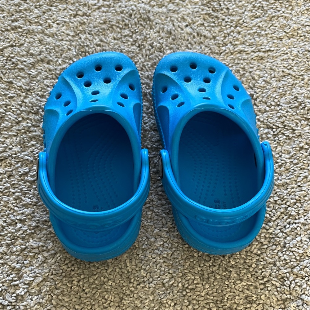 Child size 6 Crocs; blue (only worn once)